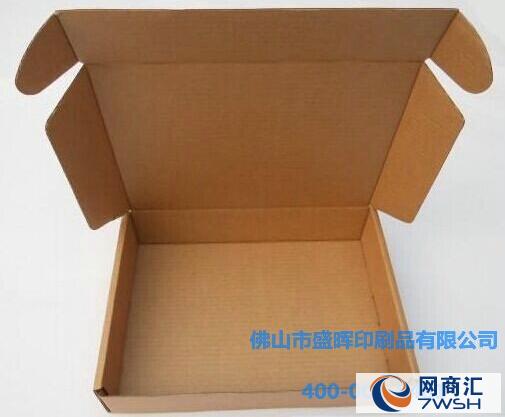 坑纸飞机盒 坑纸飞机盒http://www.gdsunhui.com/products-detail.asp?cpid=132【坑纸飞机盒的注意事项】 1、选取合适自己的材质(现绝大多数采用3层) 2、因坑纸飞机盒属于非精密印刷产品,所以在印刷过程中不能使用复杂图案,在设计logo的时候一定要注意颜色不能太多太复杂。 3、坑纸飞机盒属于重货,体积也不小,所以运费方面一定要考虑。 佛山市盛晖印刷品有限公司为你精心推荐: 睡袋水洗标http://www.