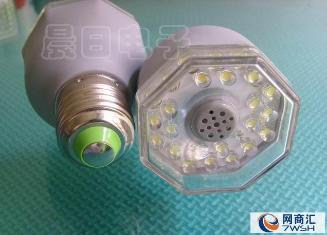 LED声控灯功能说明 一、产品简介: 本产品是将声控开、LED光源、电源转换器全部集成到同一灯体内部,拧入普通灯头即可实现声控(拍手、口哨、敲门、跺脚)亮灯,和普通节能灯一样安装/拆卸,长寿节能,不发热,外壳为高等级阻燃材料。 二、特点: 1.安装方便 不需要专业电工,拧入普通灯头即可正常工作。 2.